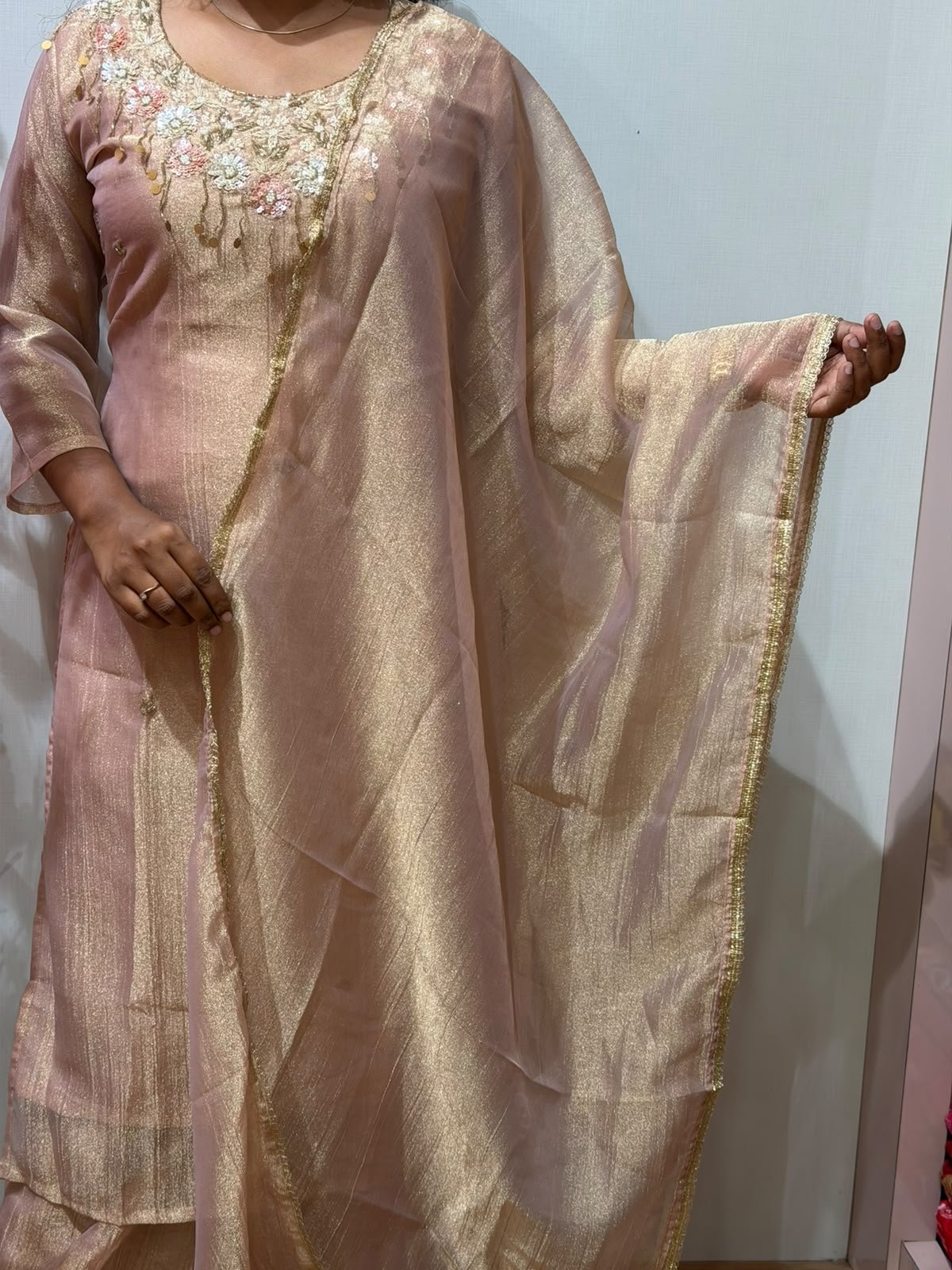 Oviya - Rosegold - Image 3