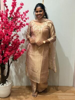 Oviya - Rosegold