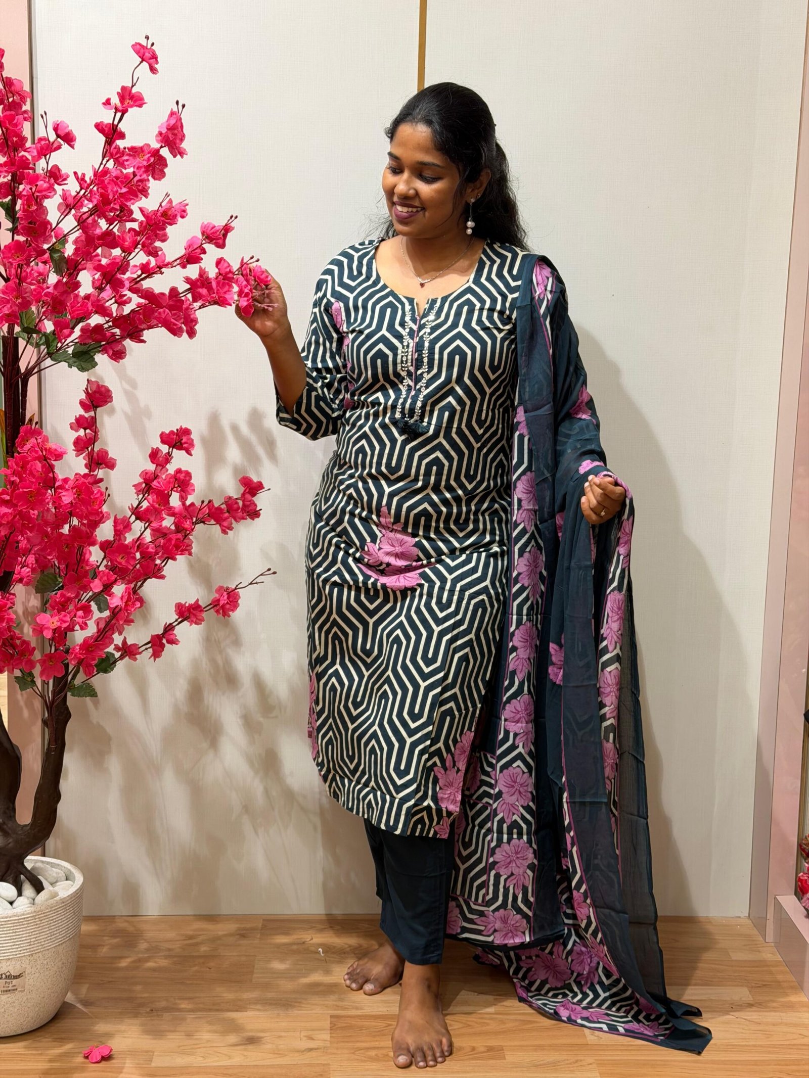 Inaya (Navy Blue) - Image 5